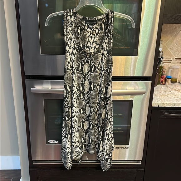 Isabella‎ Rodriguez Black and White Snake Print Midi Dress - Picture 1 of 7
